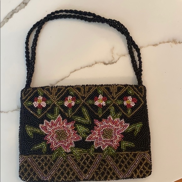 BEAUTIFUL BEADED HAND BAG. - Picture 2 of 4
